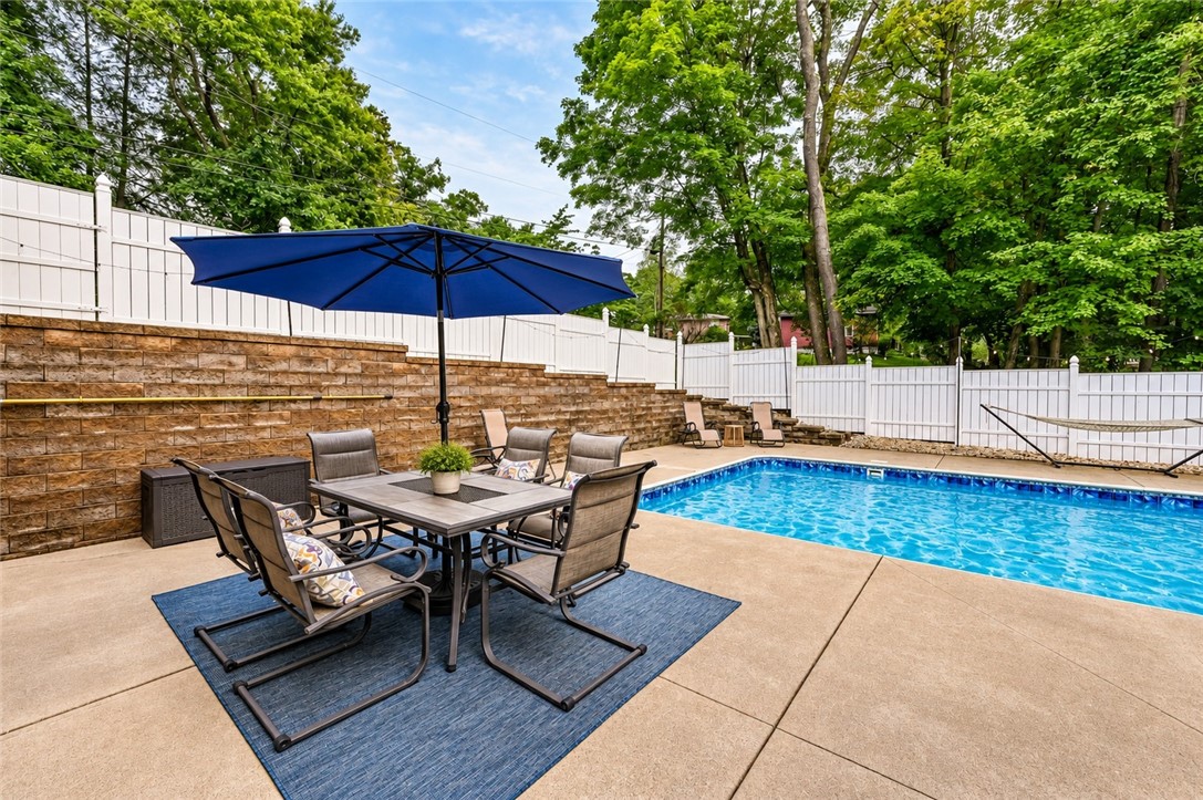 328 Comstock Dr