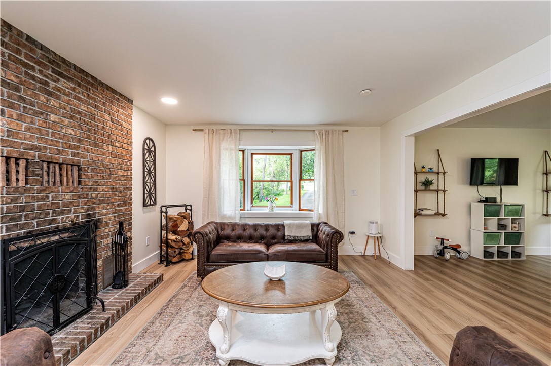 328 Comstock Dr