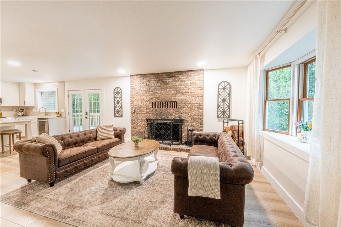 328 Comstock Dr