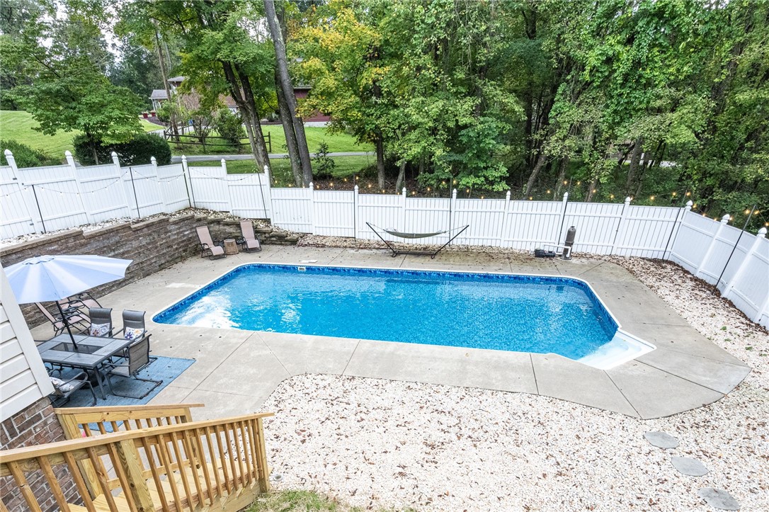328 Comstock Dr