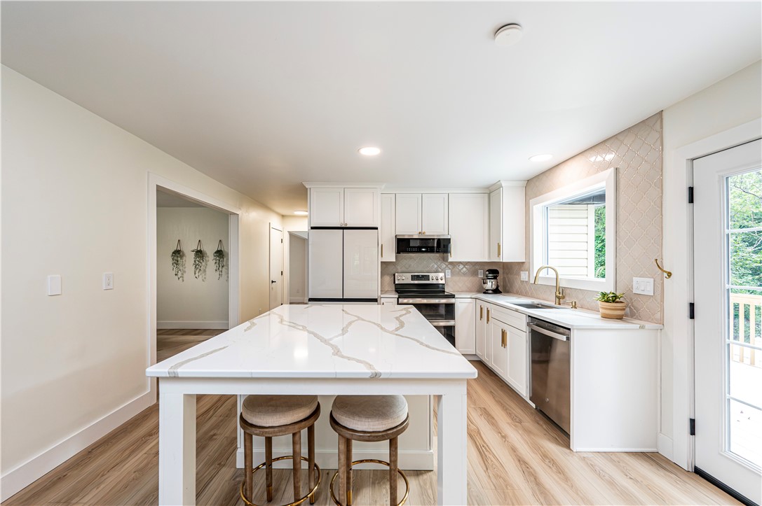 328 Comstock Dr