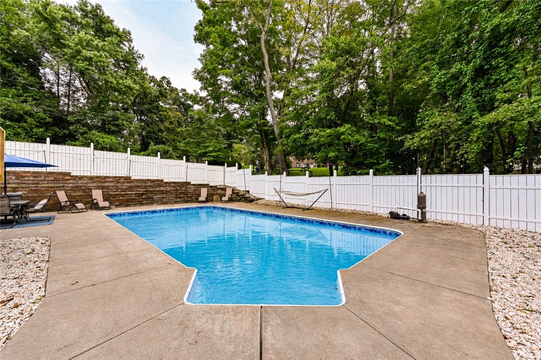 328 Comstock Dr