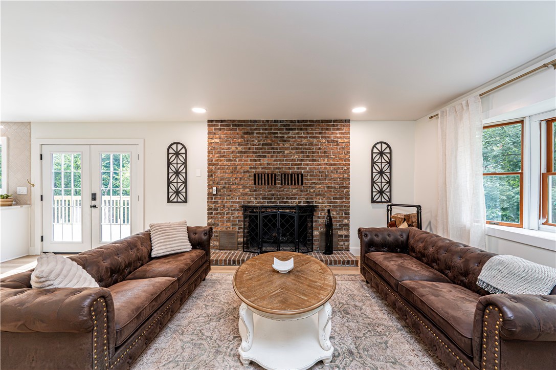 328 Comstock Dr