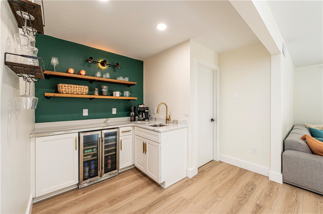328 Comstock Dr