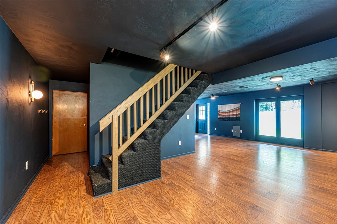 328 Comstock Dr