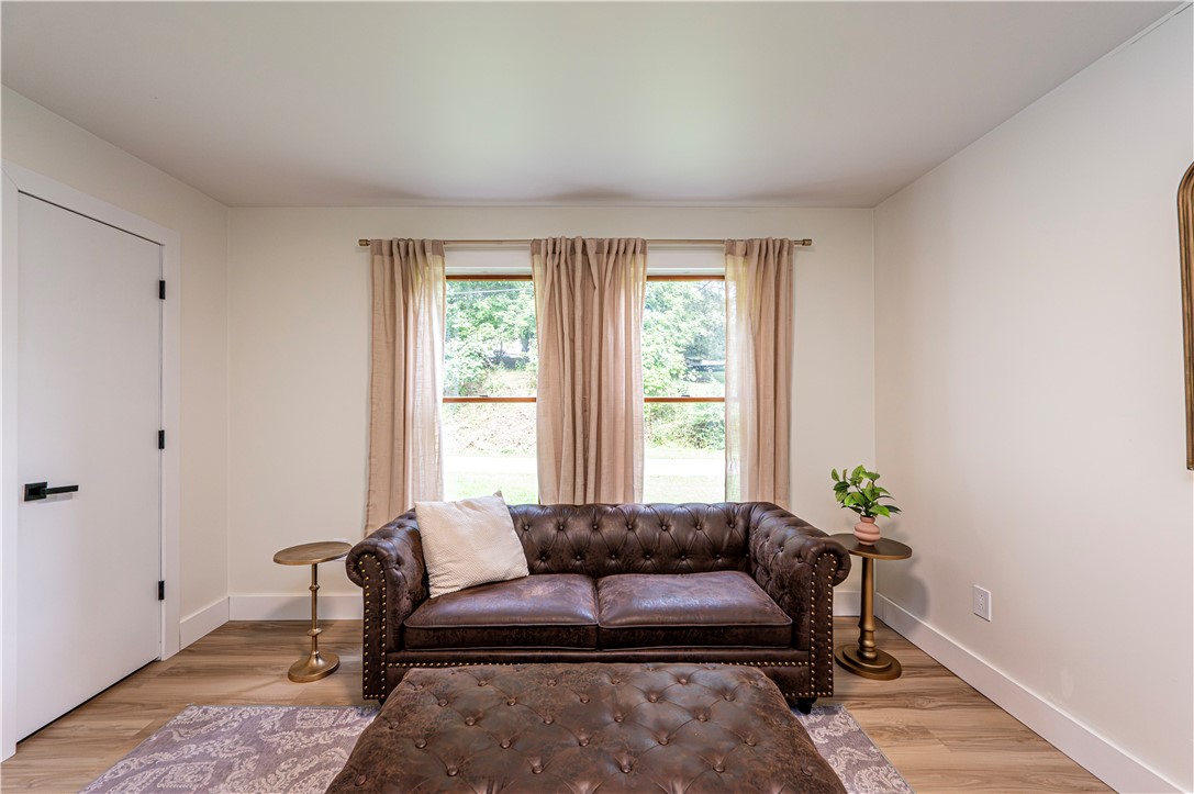 328 Comstock Dr