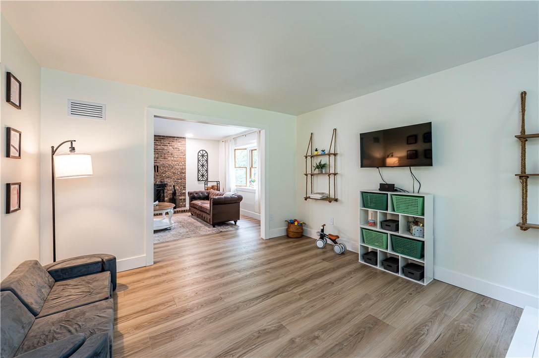 328 Comstock Dr