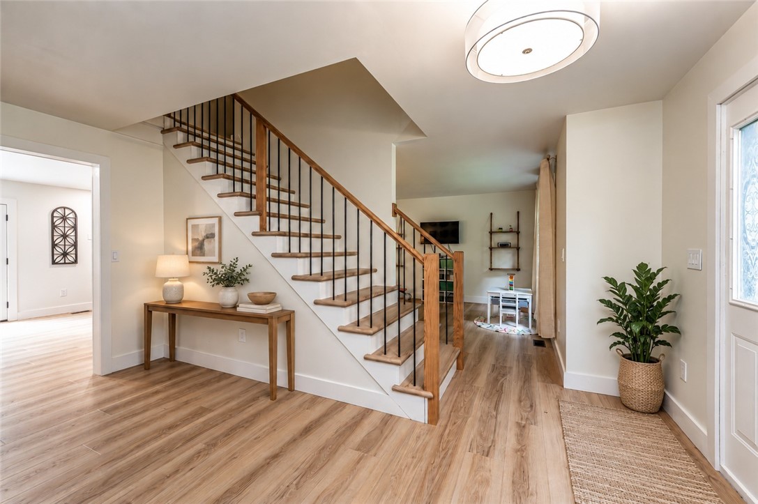 328 Comstock Dr