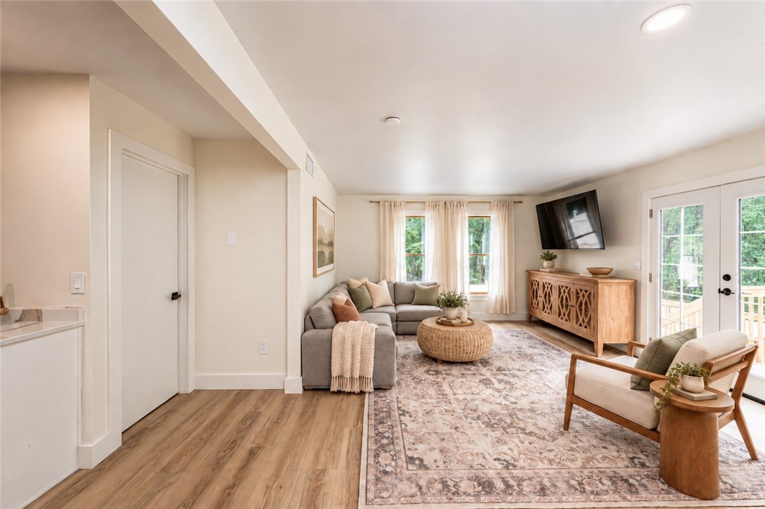 328 Comstock Dr