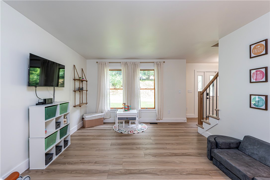 328 Comstock Dr