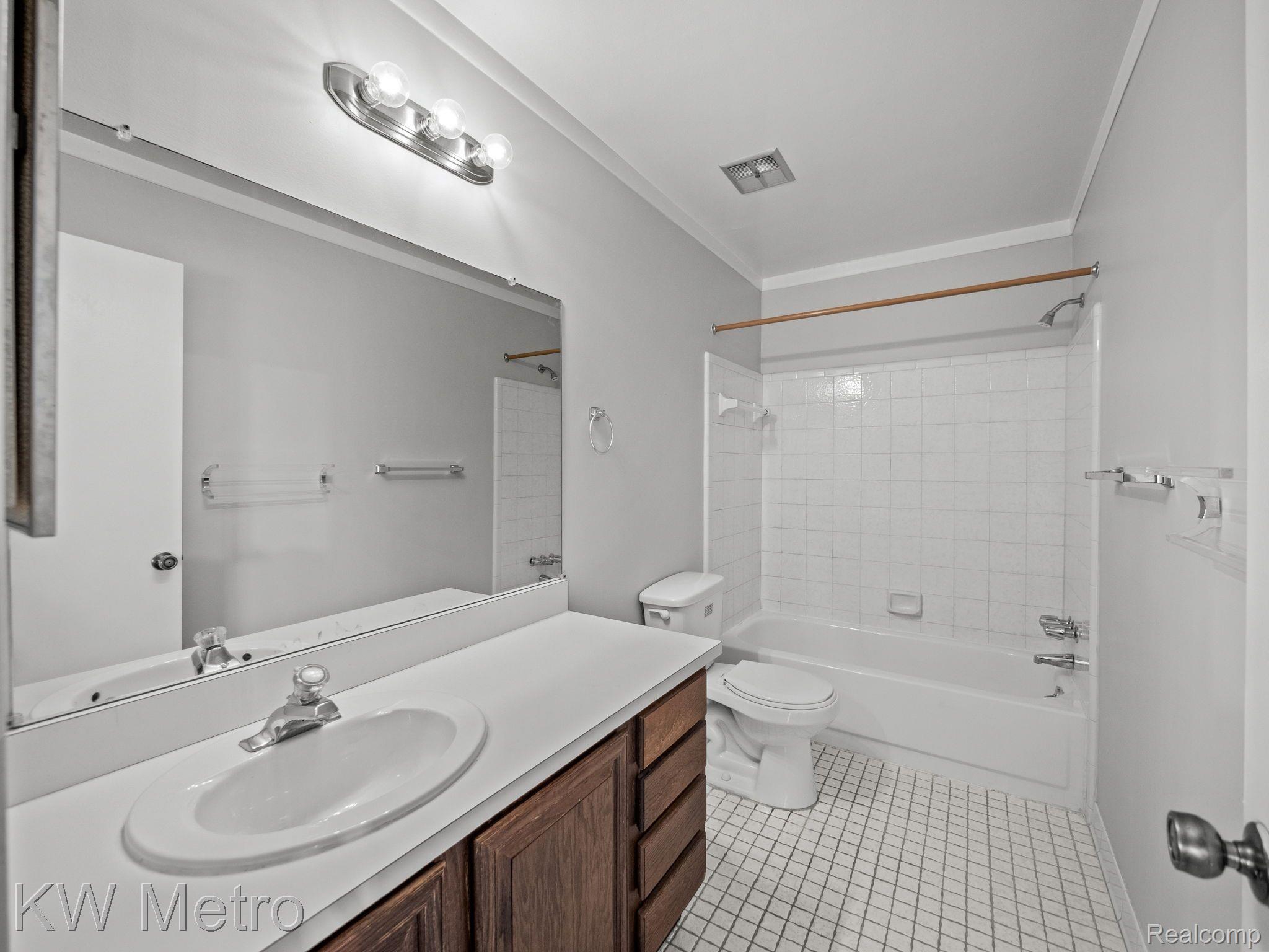 23823 VILLAGE HOUSE Drive S Unit: 6B