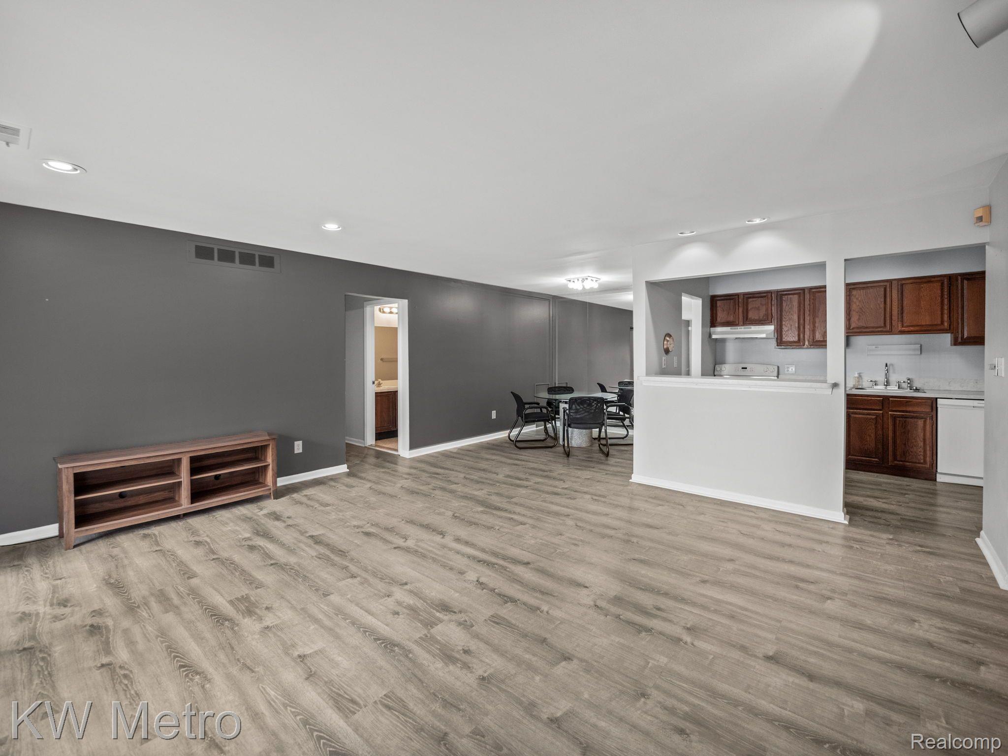 23823 VILLAGE HOUSE Drive S Unit: 6B
