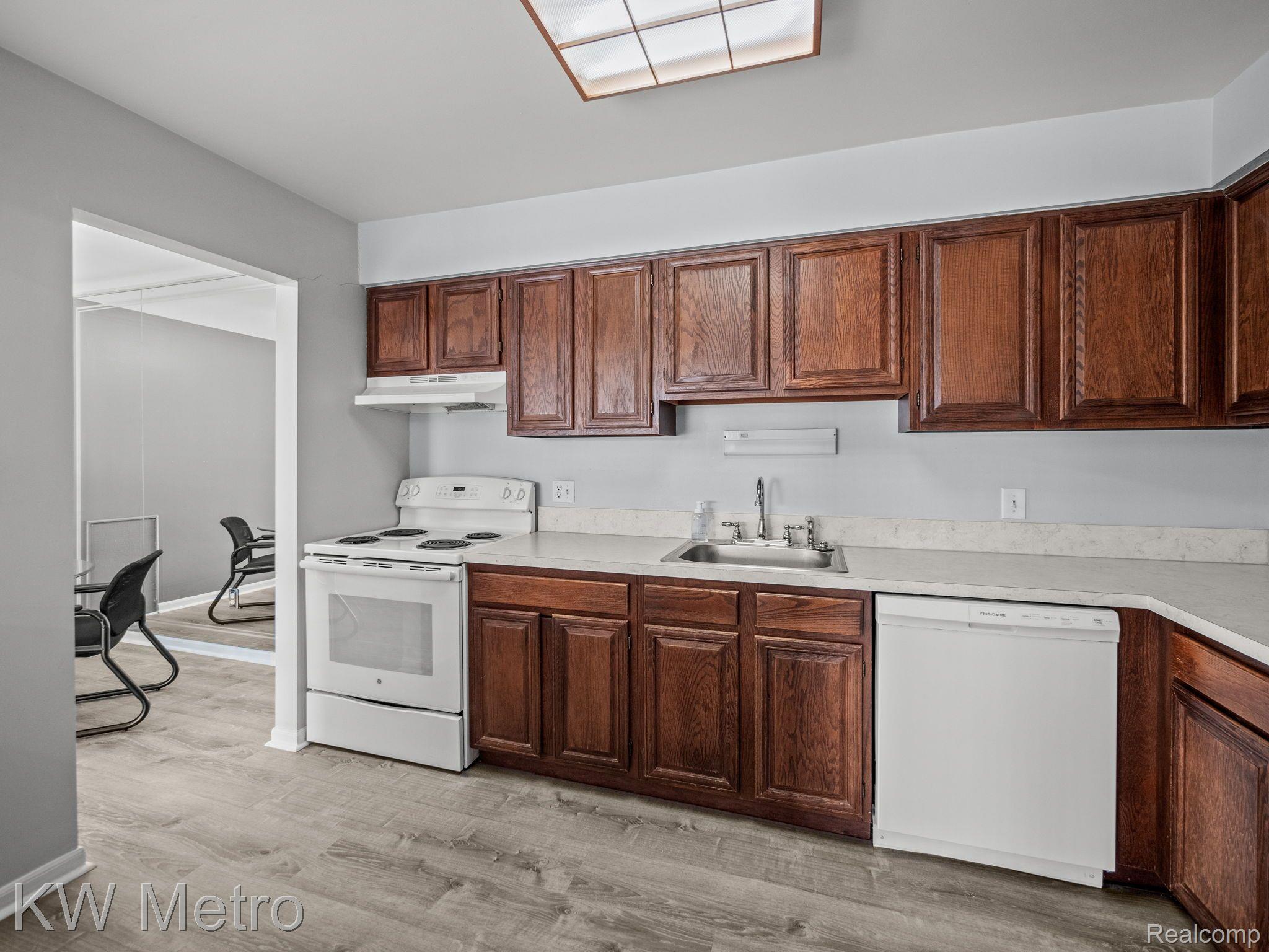 23823 VILLAGE HOUSE Drive S Unit: 6B