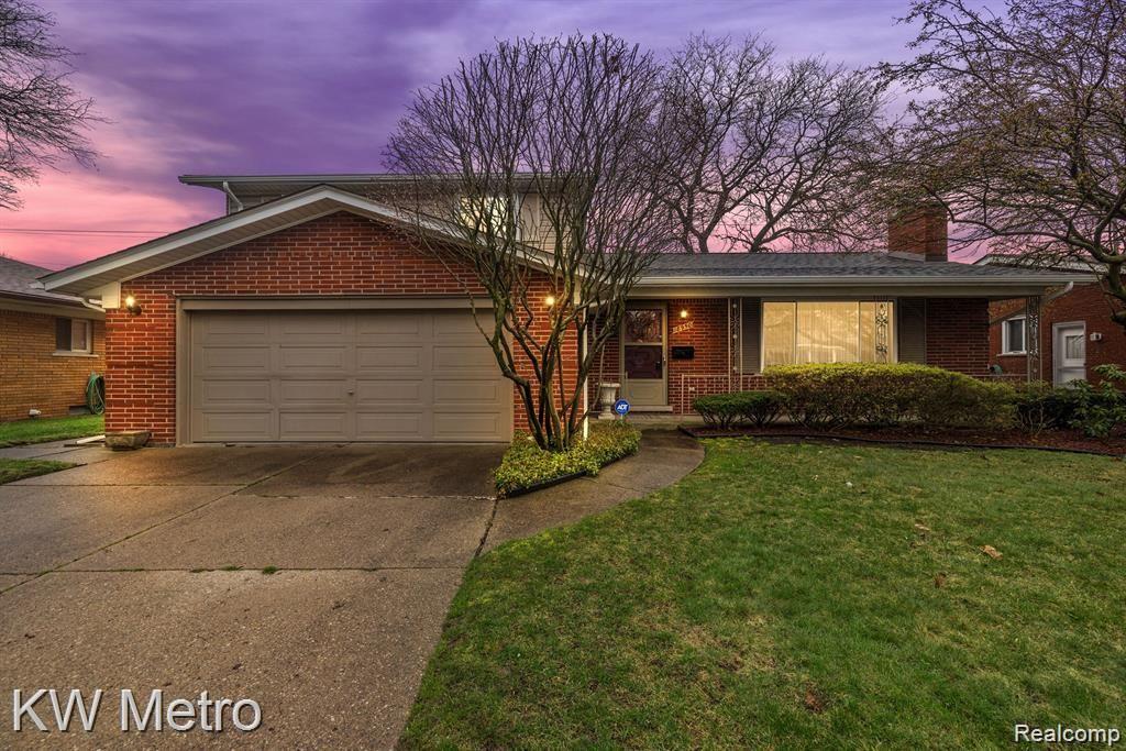 18950 SKYLINE Street