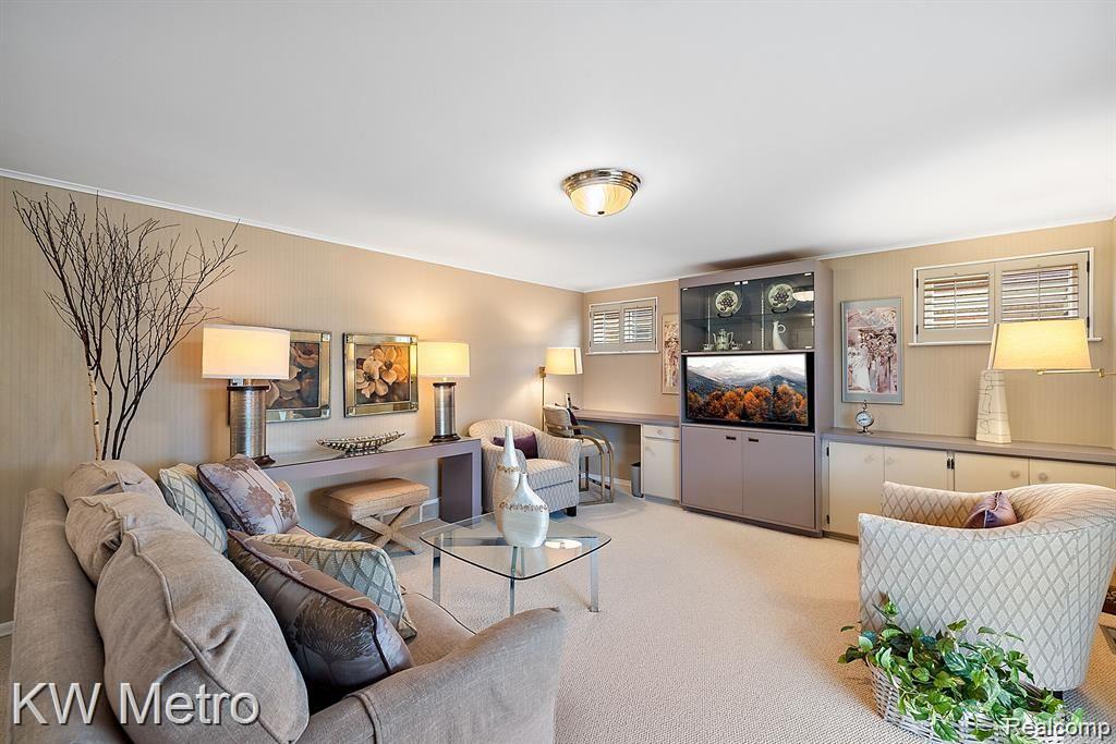 18950 SKYLINE Street