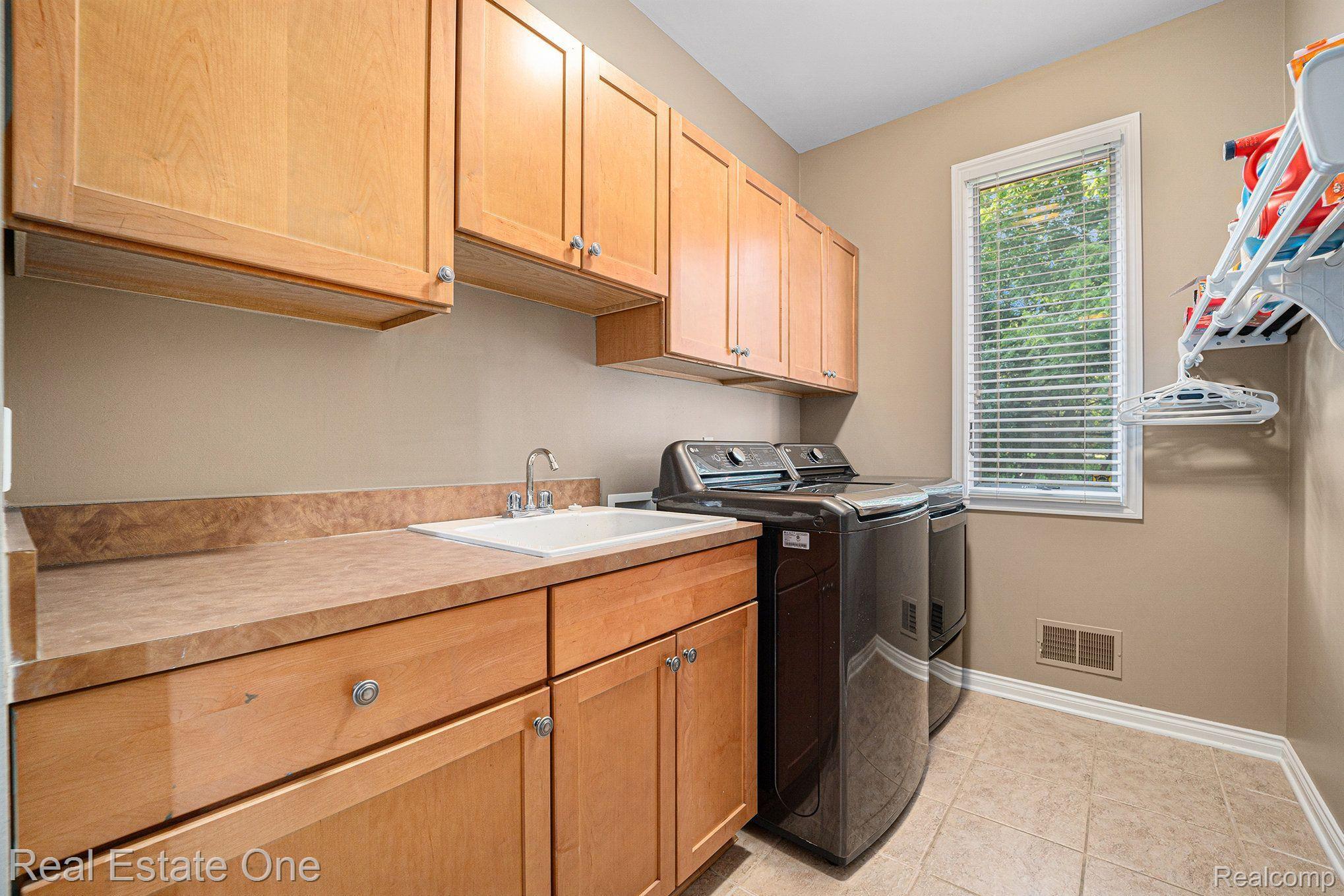 1220 ROTHWELL Drive