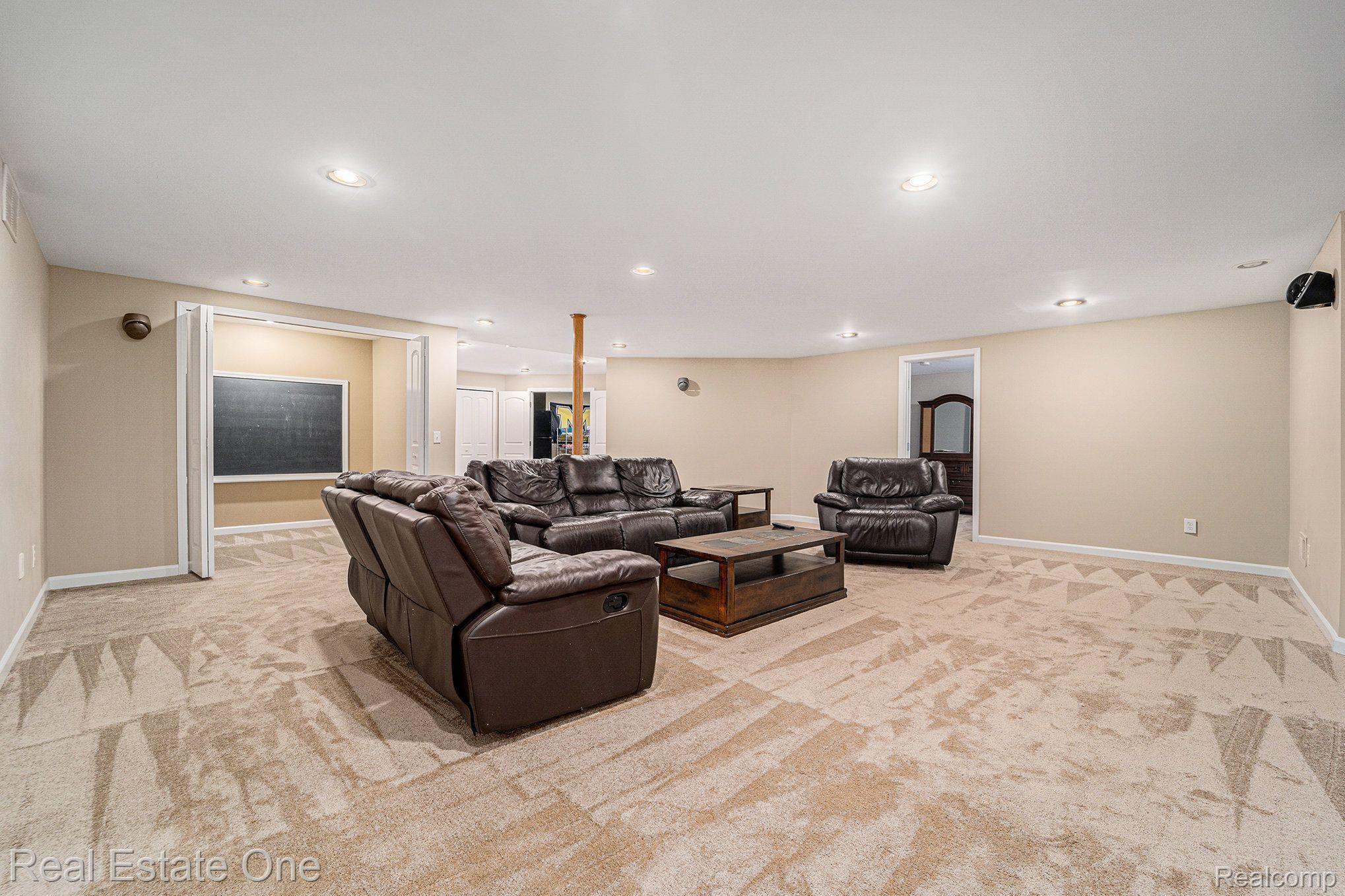 1220 ROTHWELL Drive