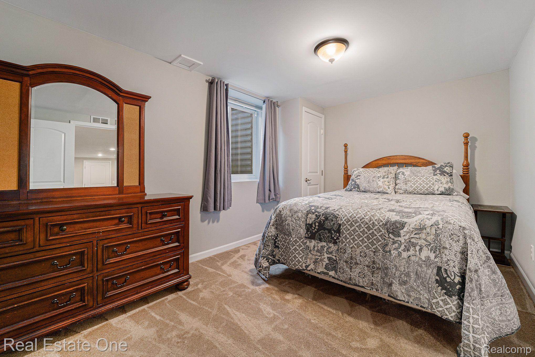 1220 ROTHWELL Drive