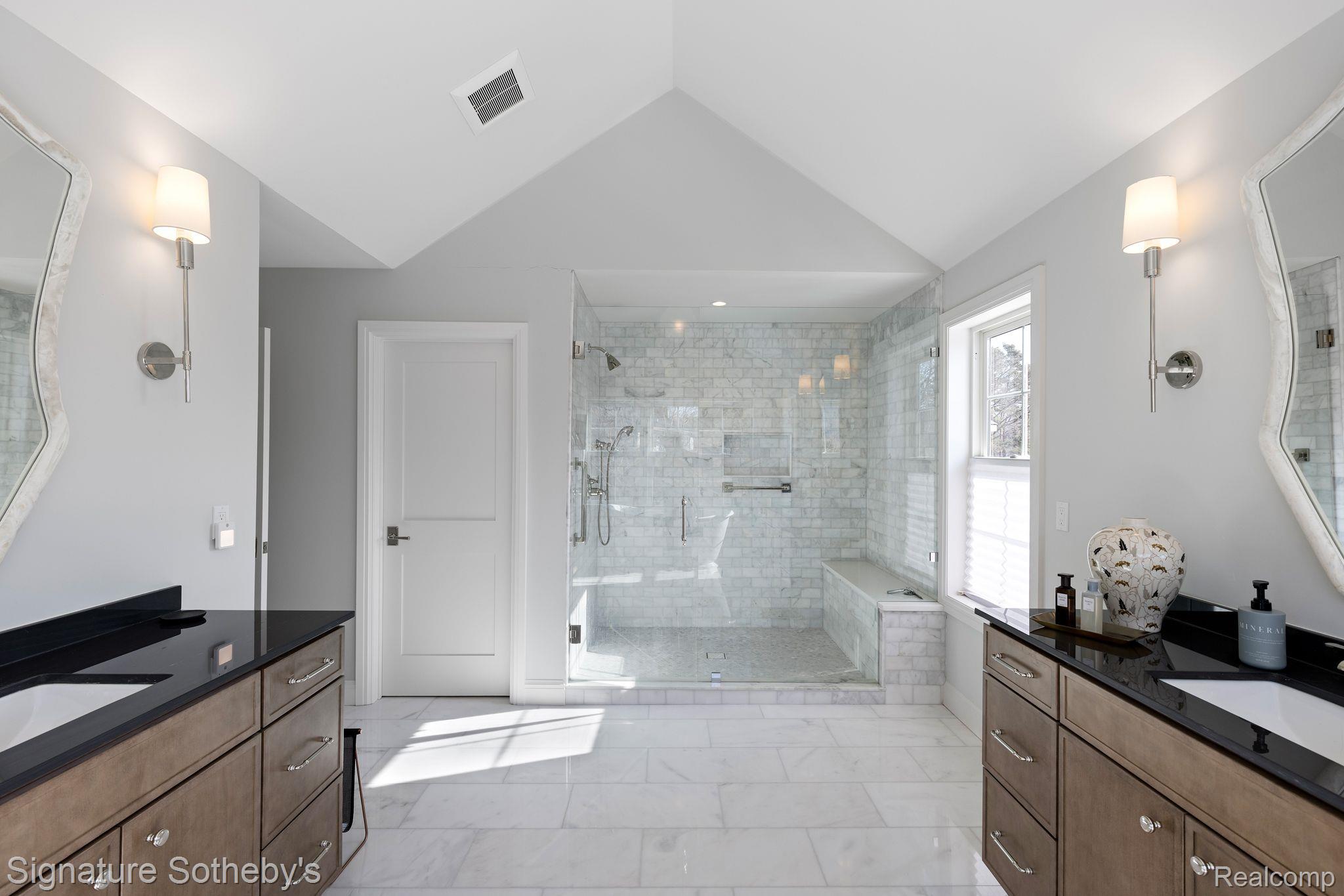 1419 SANDRINGHAM Way
