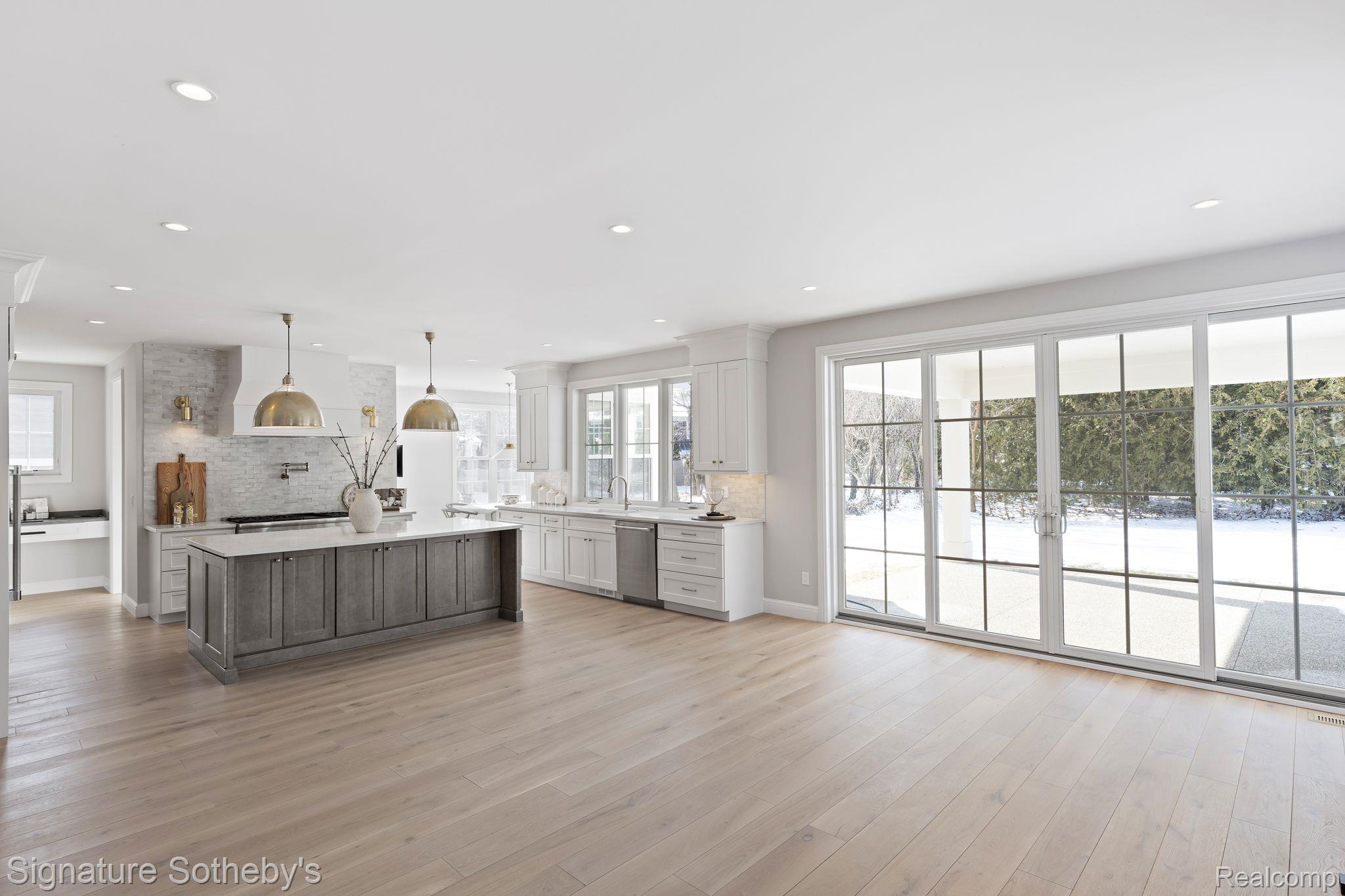 1419 SANDRINGHAM Way