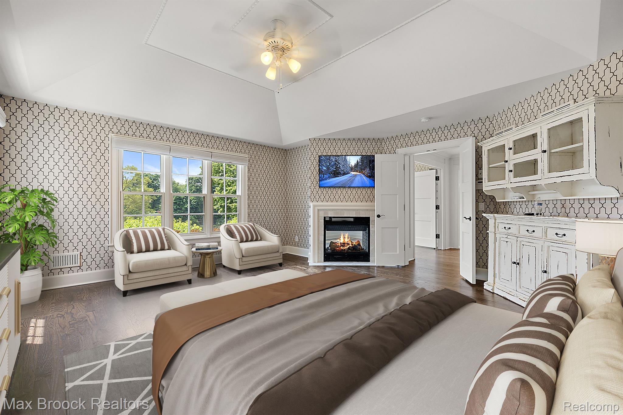 620 Lakeside Drive