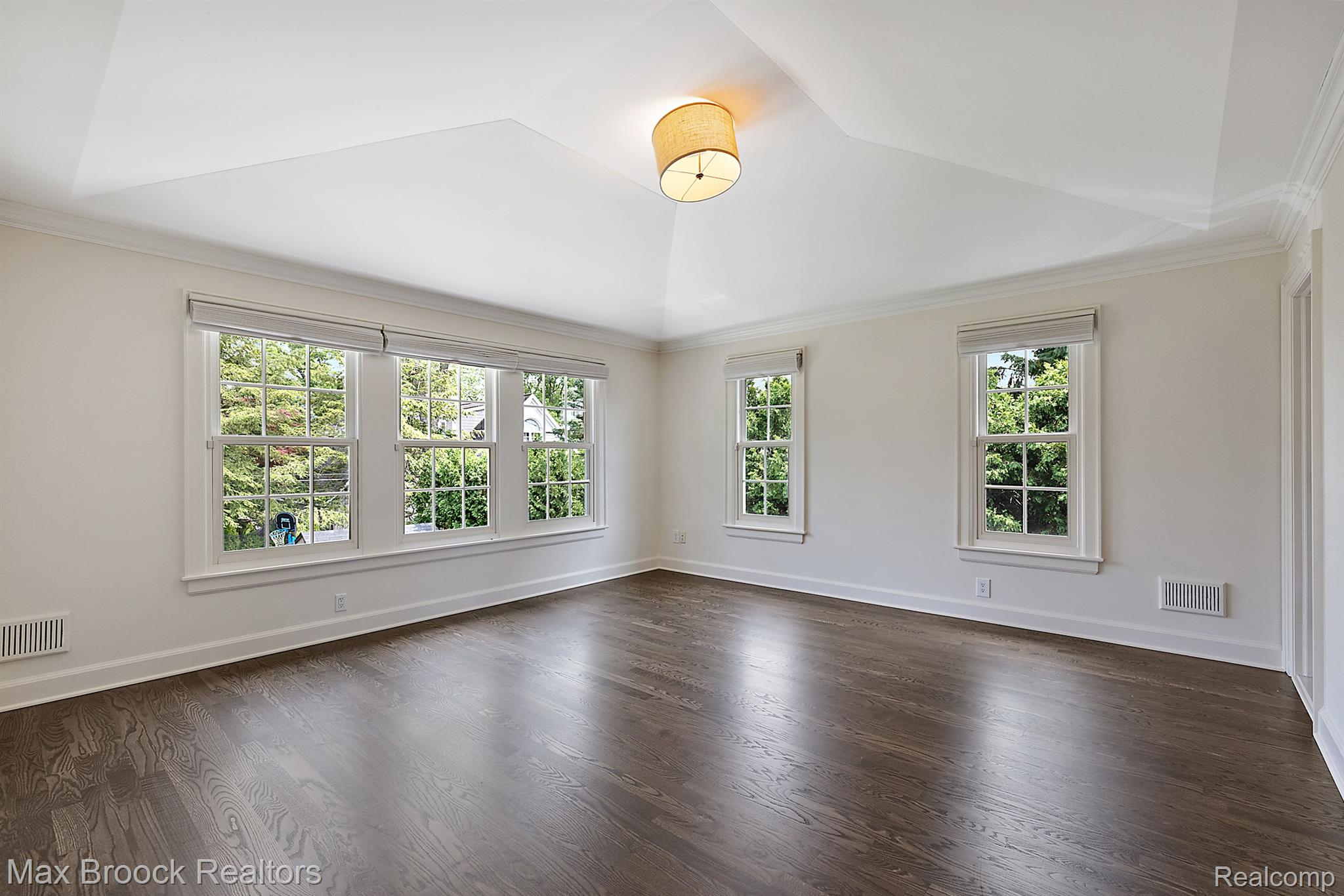 620 Lakeside Drive