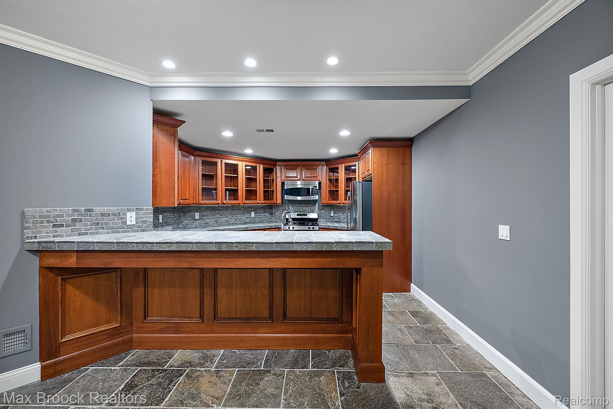 620 Lakeside Drive