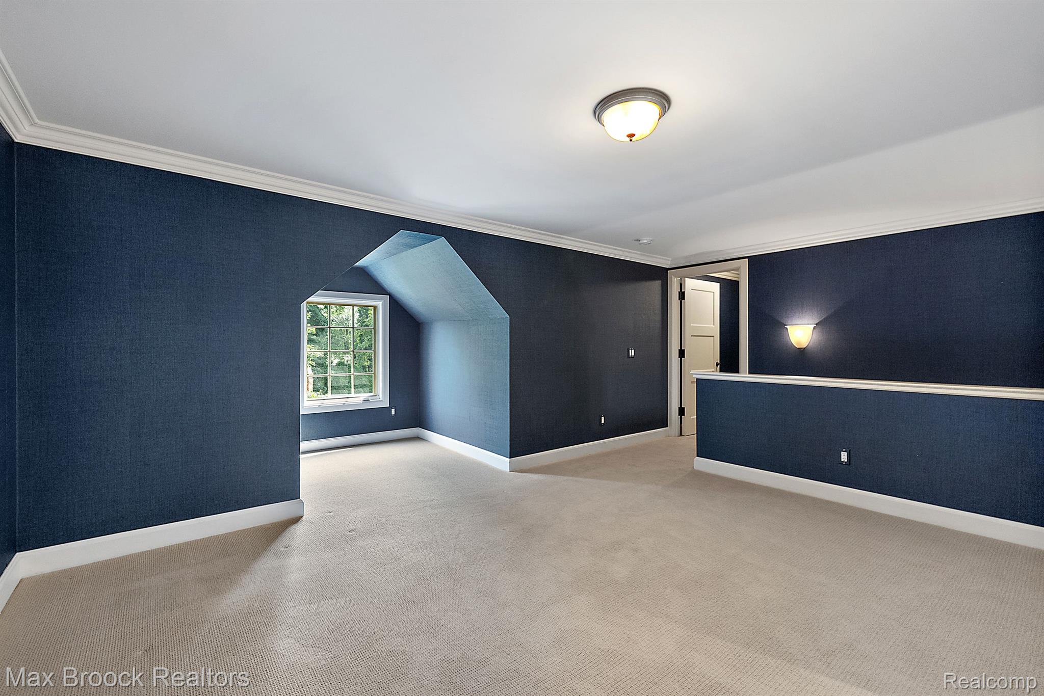 620 Lakeside Drive