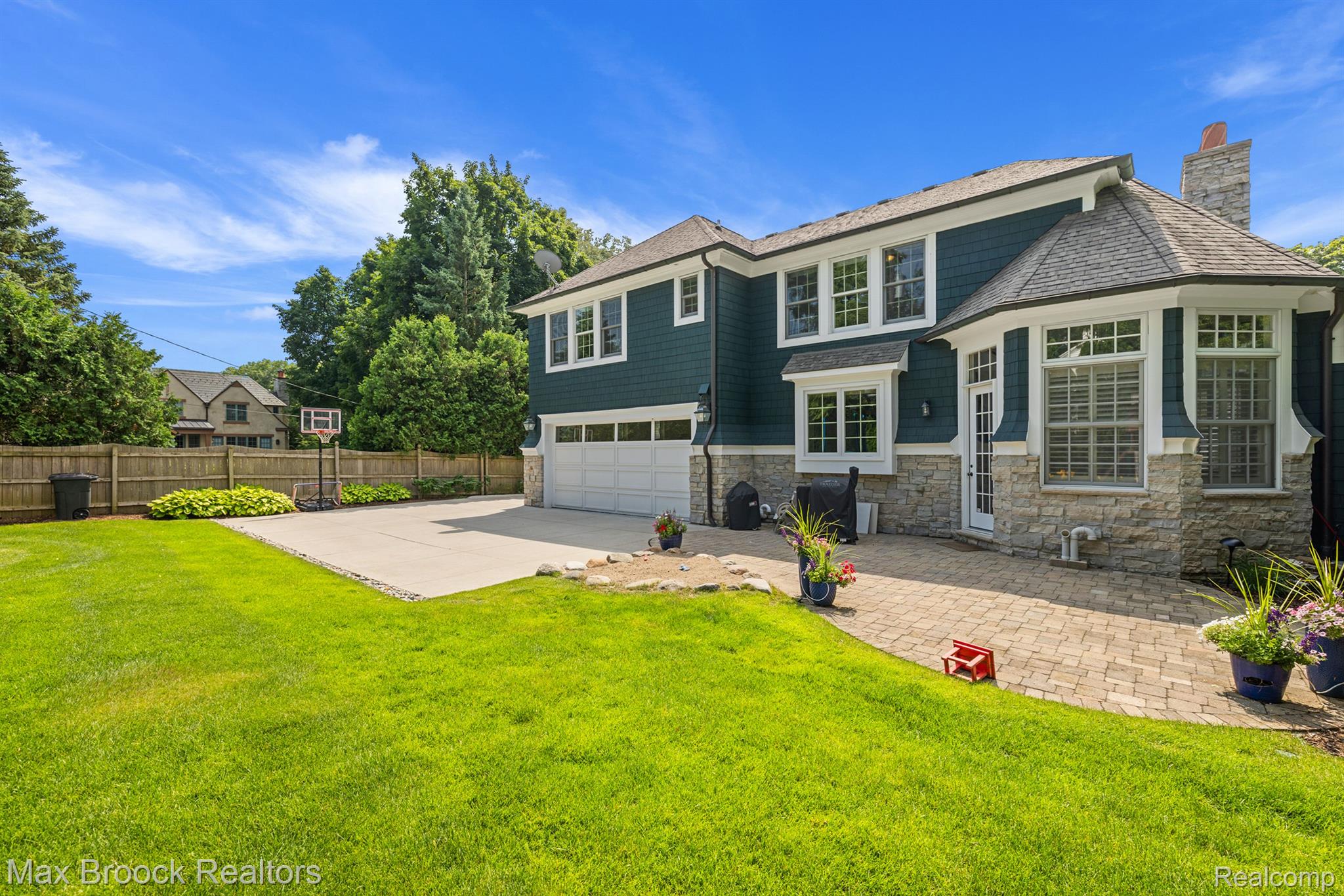620 Lakeside Drive