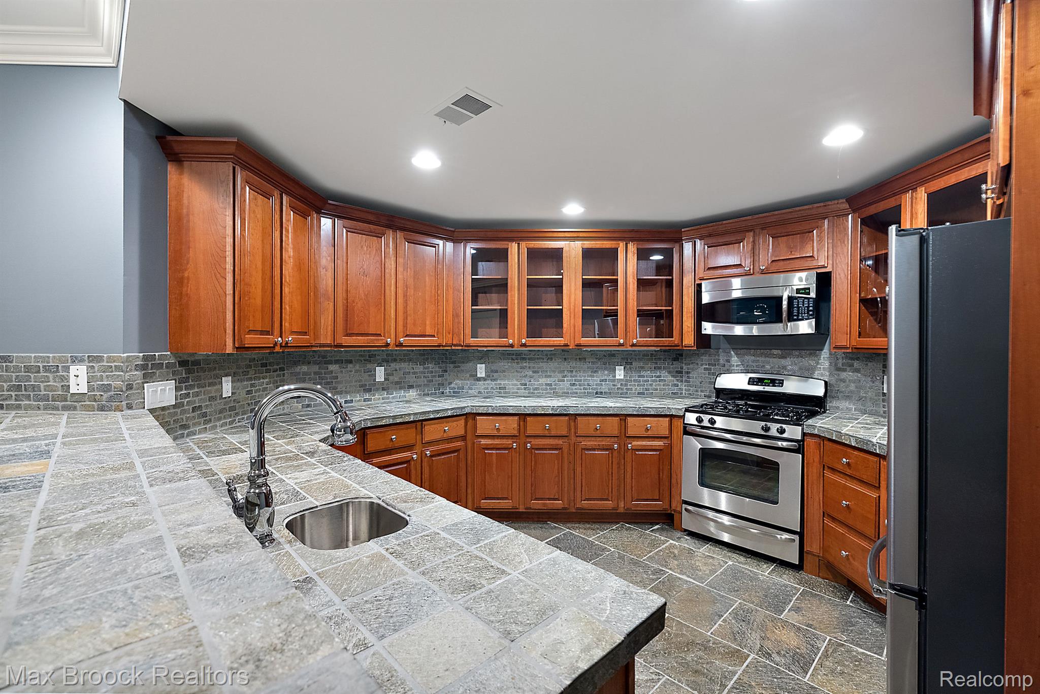 620 Lakeside Drive