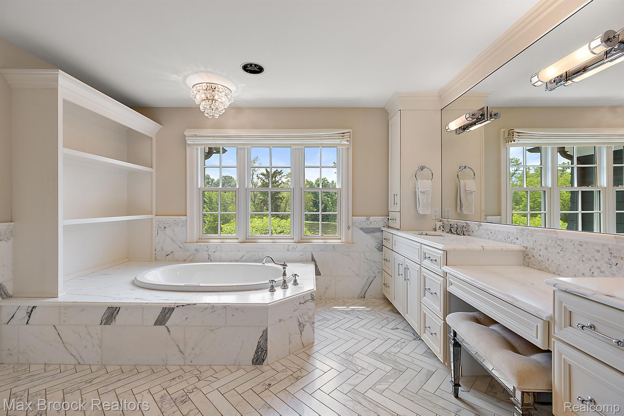 620 Lakeside Drive
