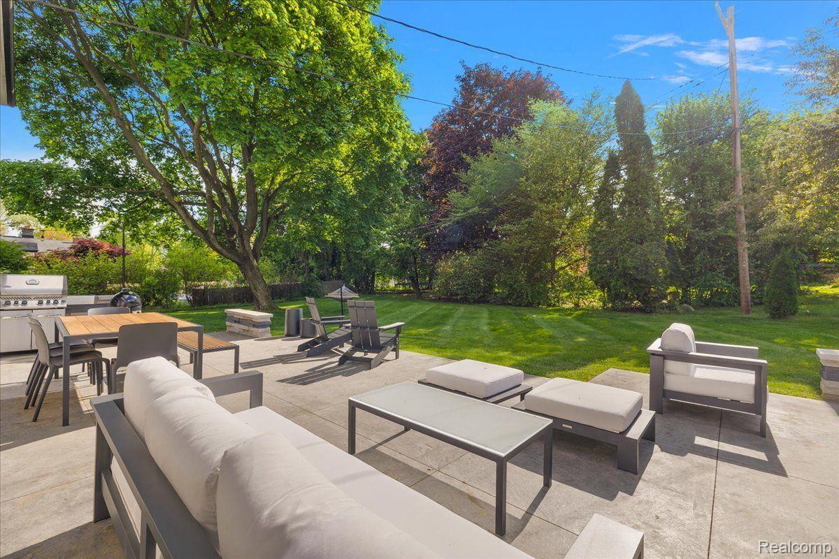 7174 Glengrove Drive