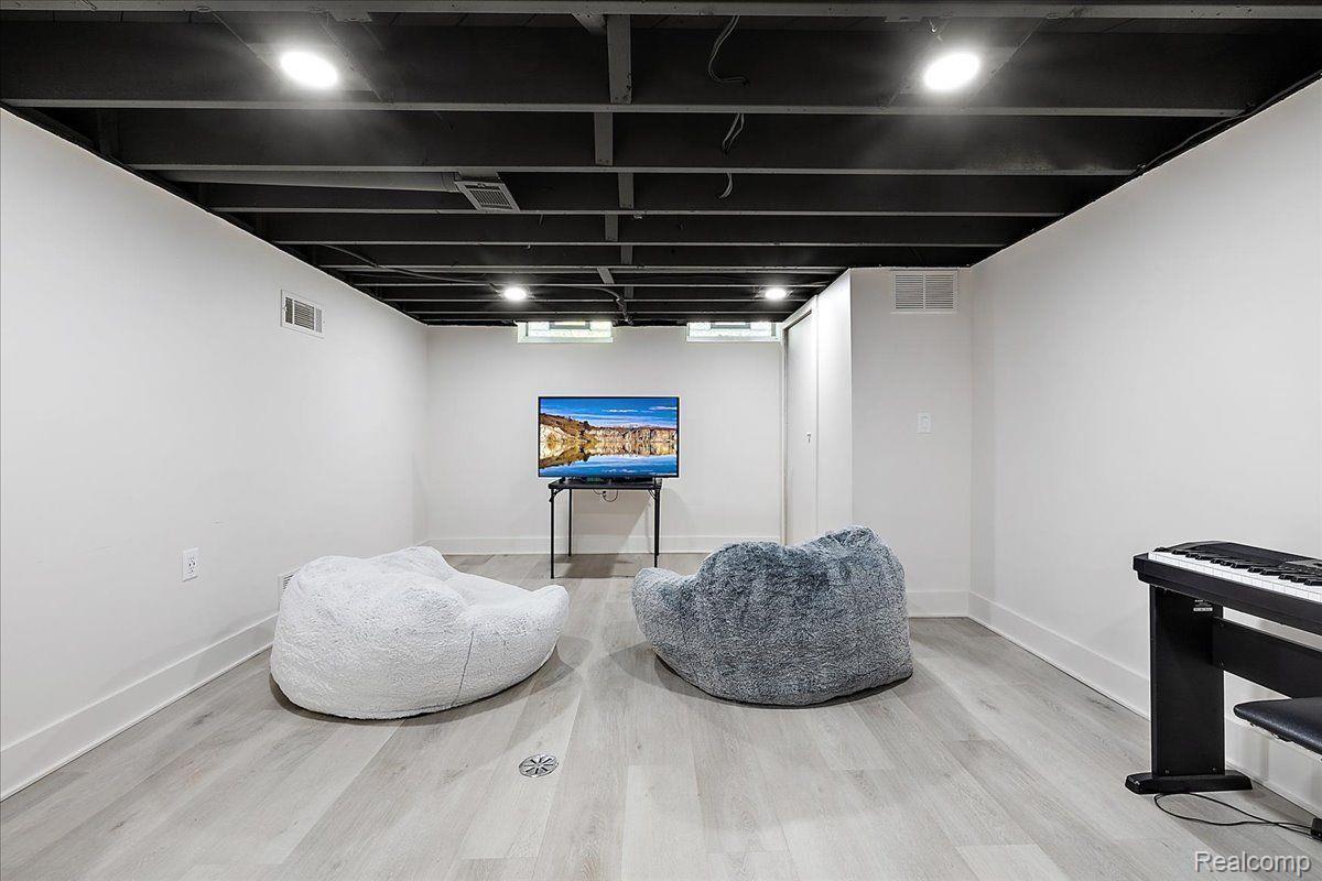 7174 Glengrove Drive