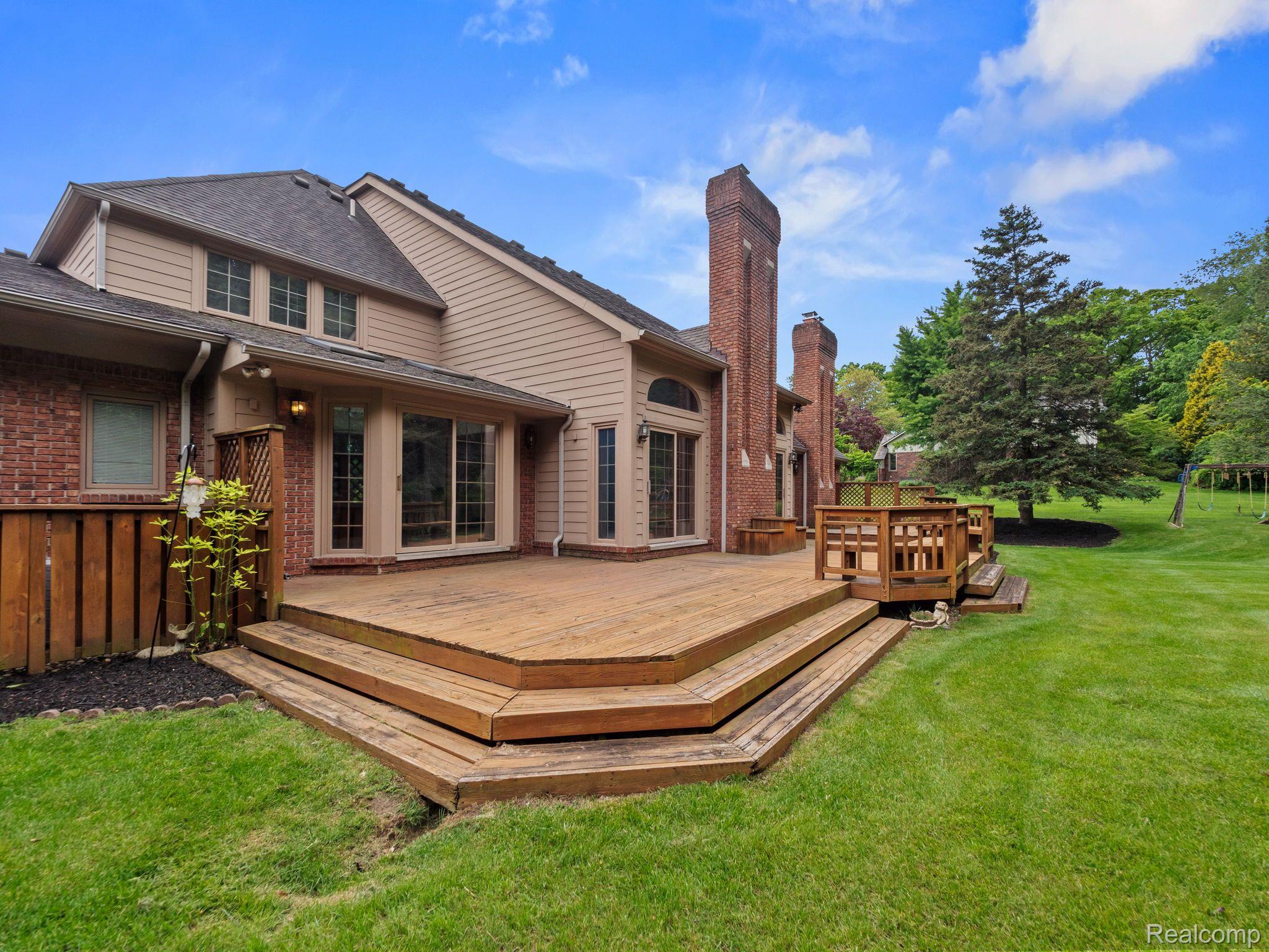 4932 SUSANS Way