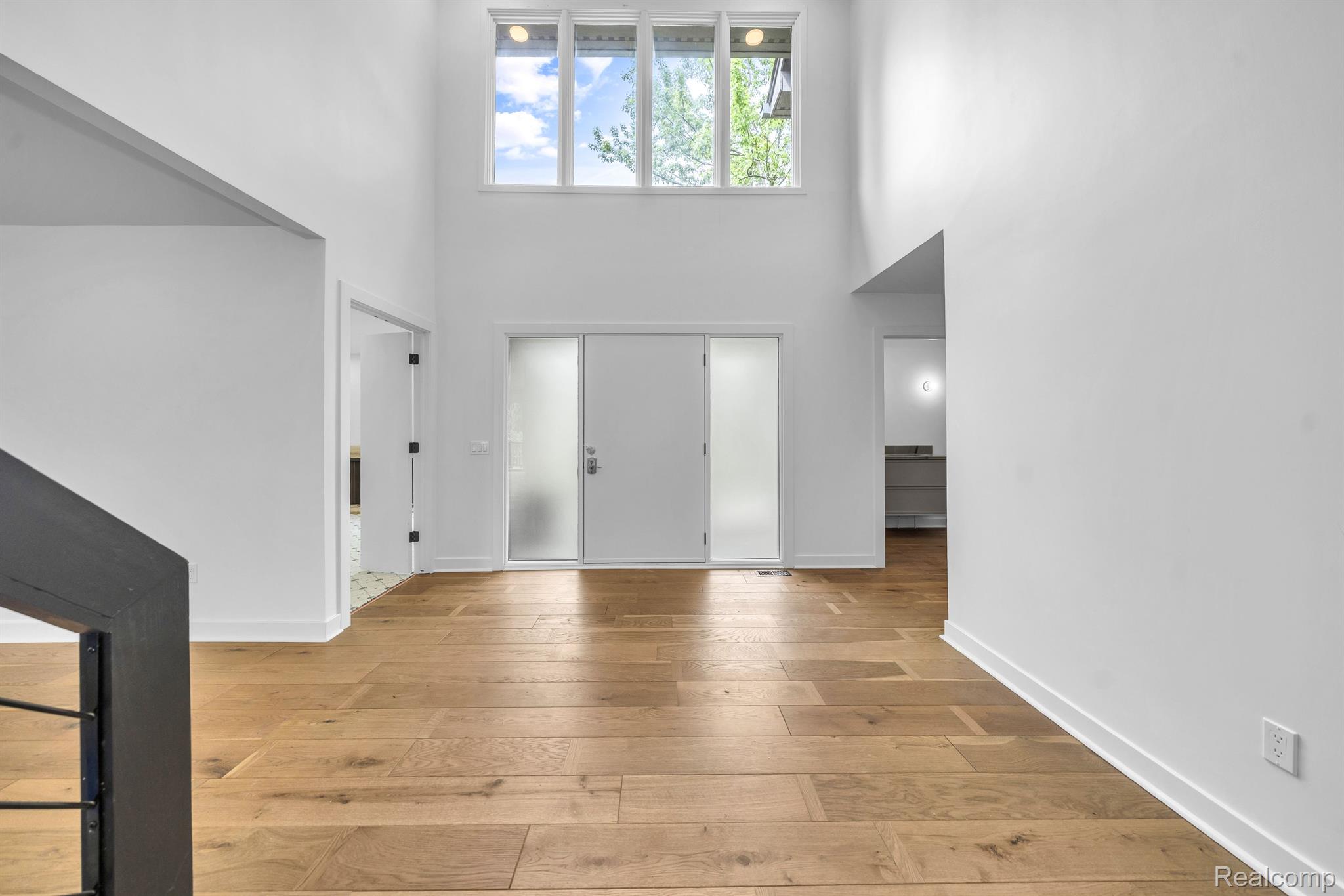 1915 PINE RIDGE Lane