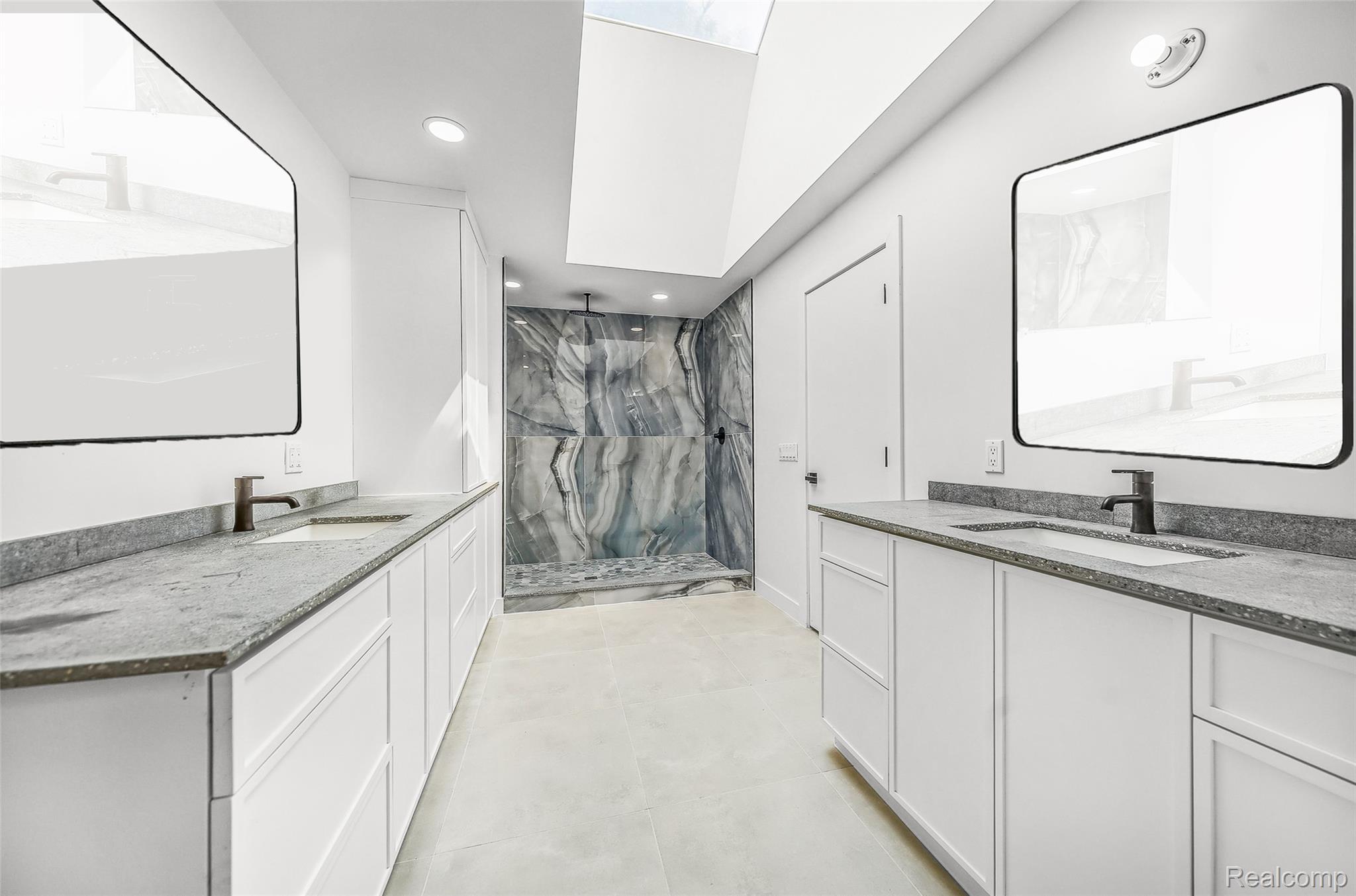 1915 PINE RIDGE Lane