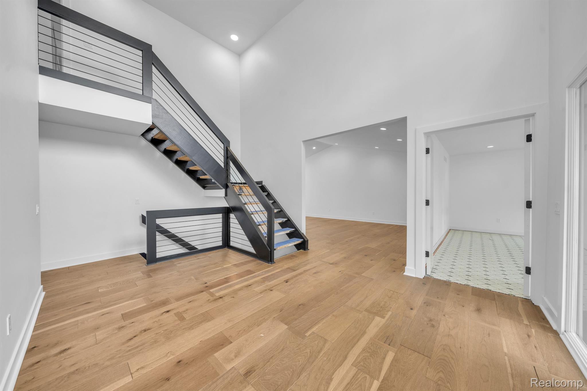 1915 PINE RIDGE Lane