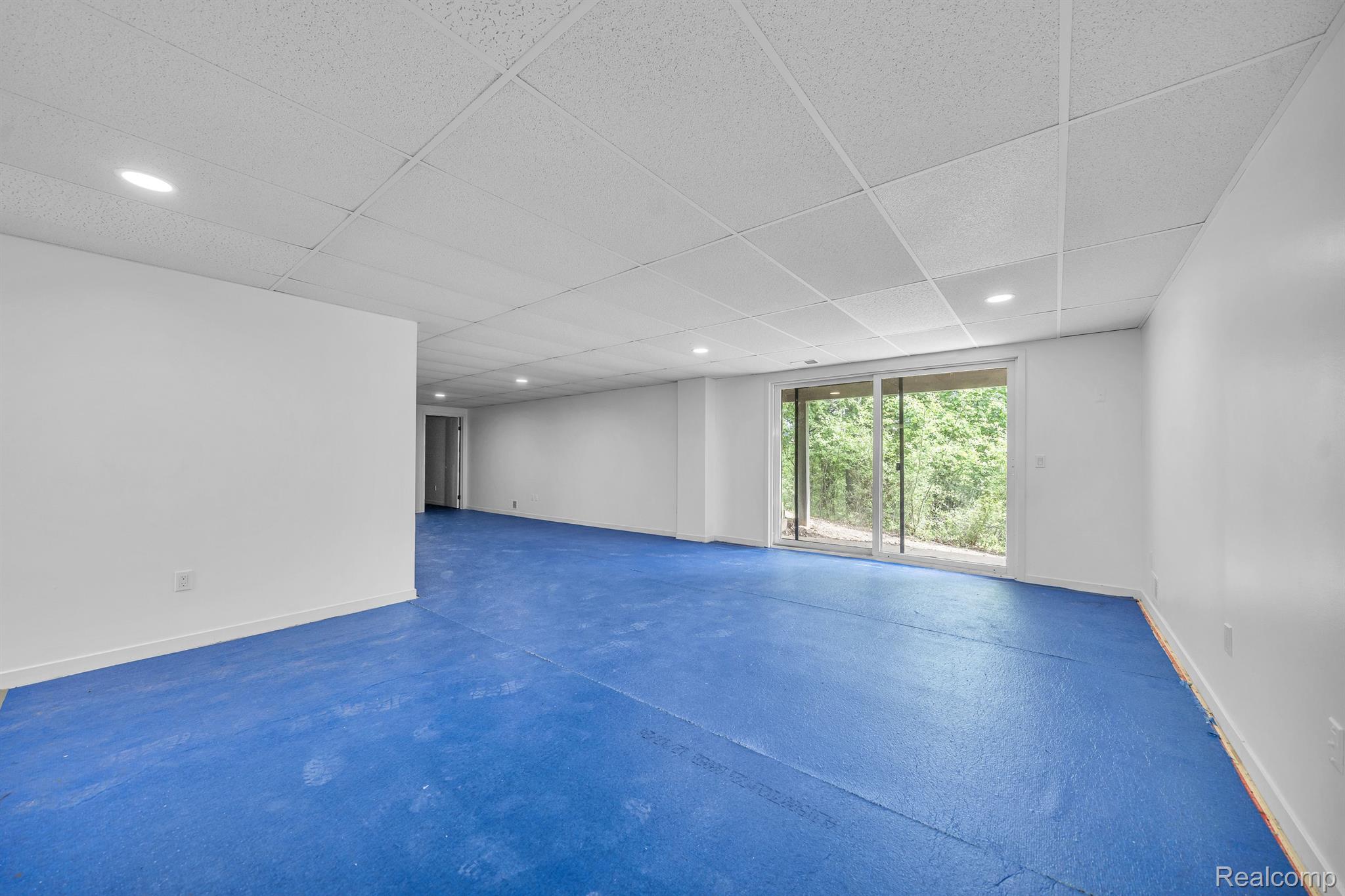 1915 PINE RIDGE Lane