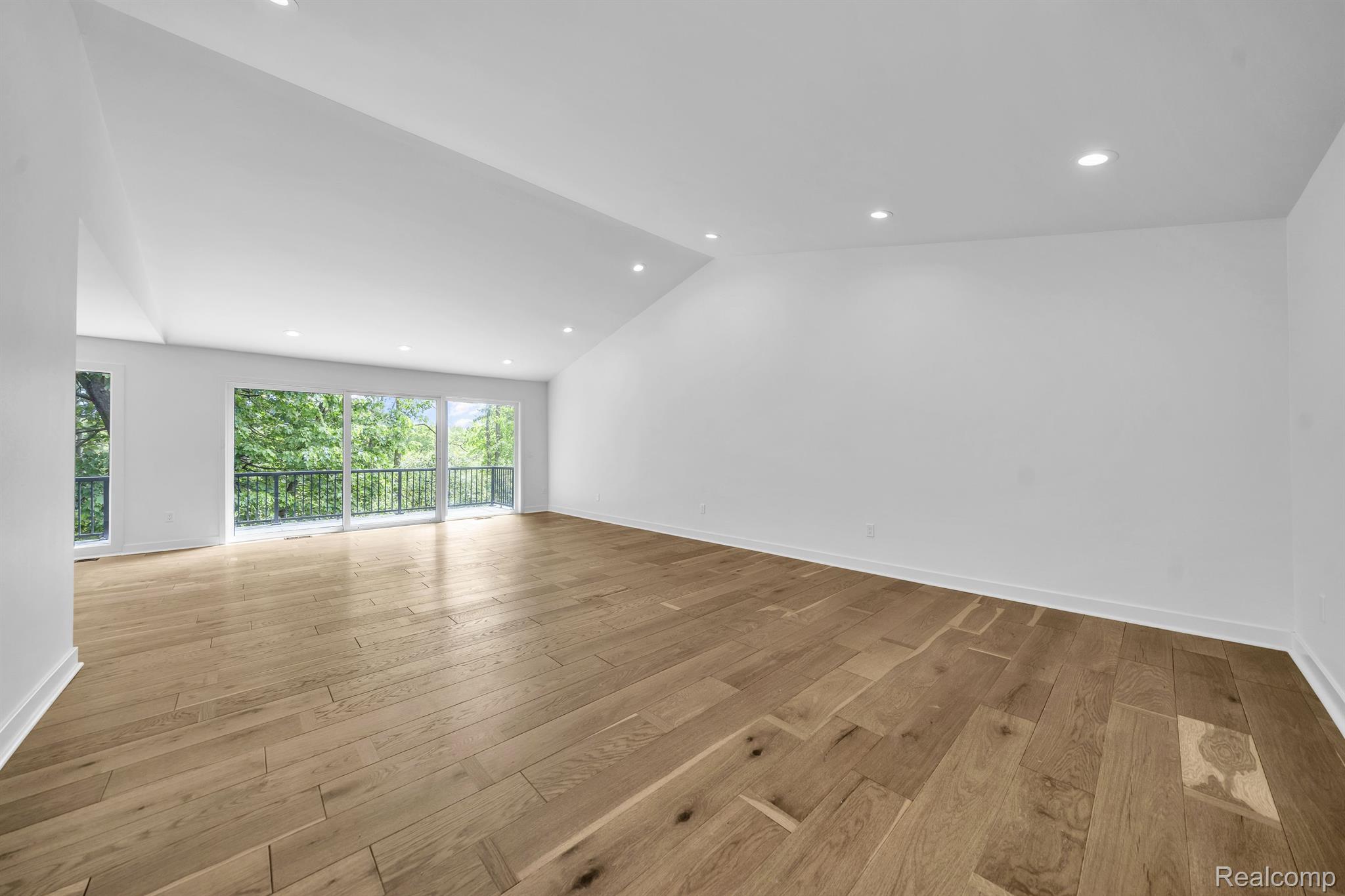 1915 PINE RIDGE Lane