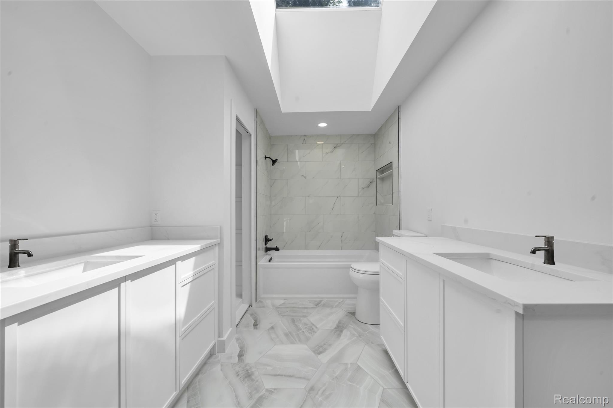 1915 PINE RIDGE Lane