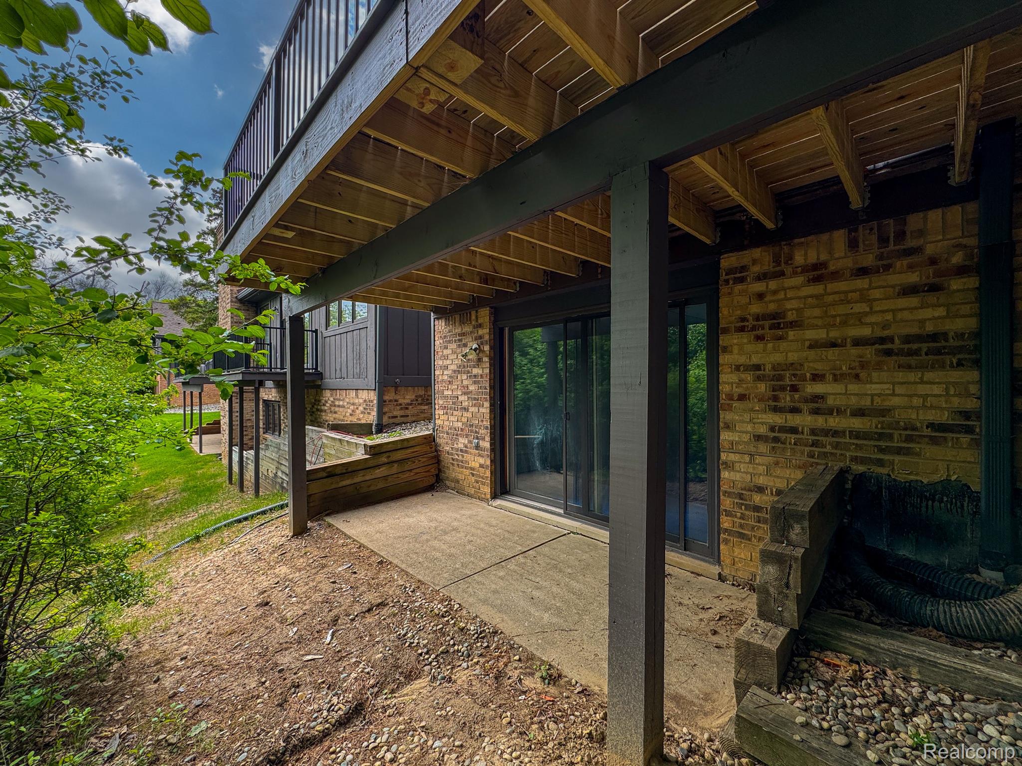 1915 PINE RIDGE Lane