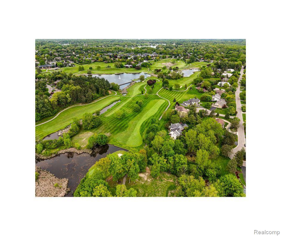 1915 PINE RIDGE Lane