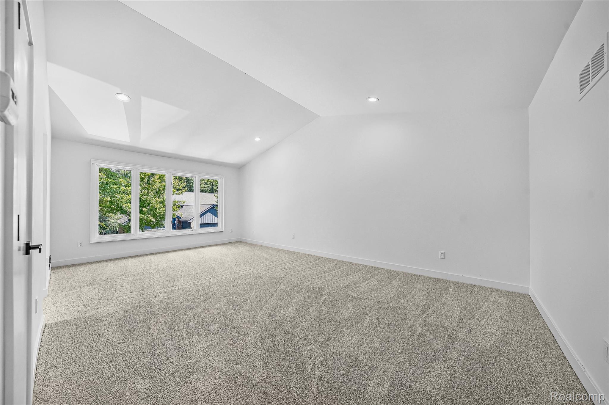 1915 PINE RIDGE Lane