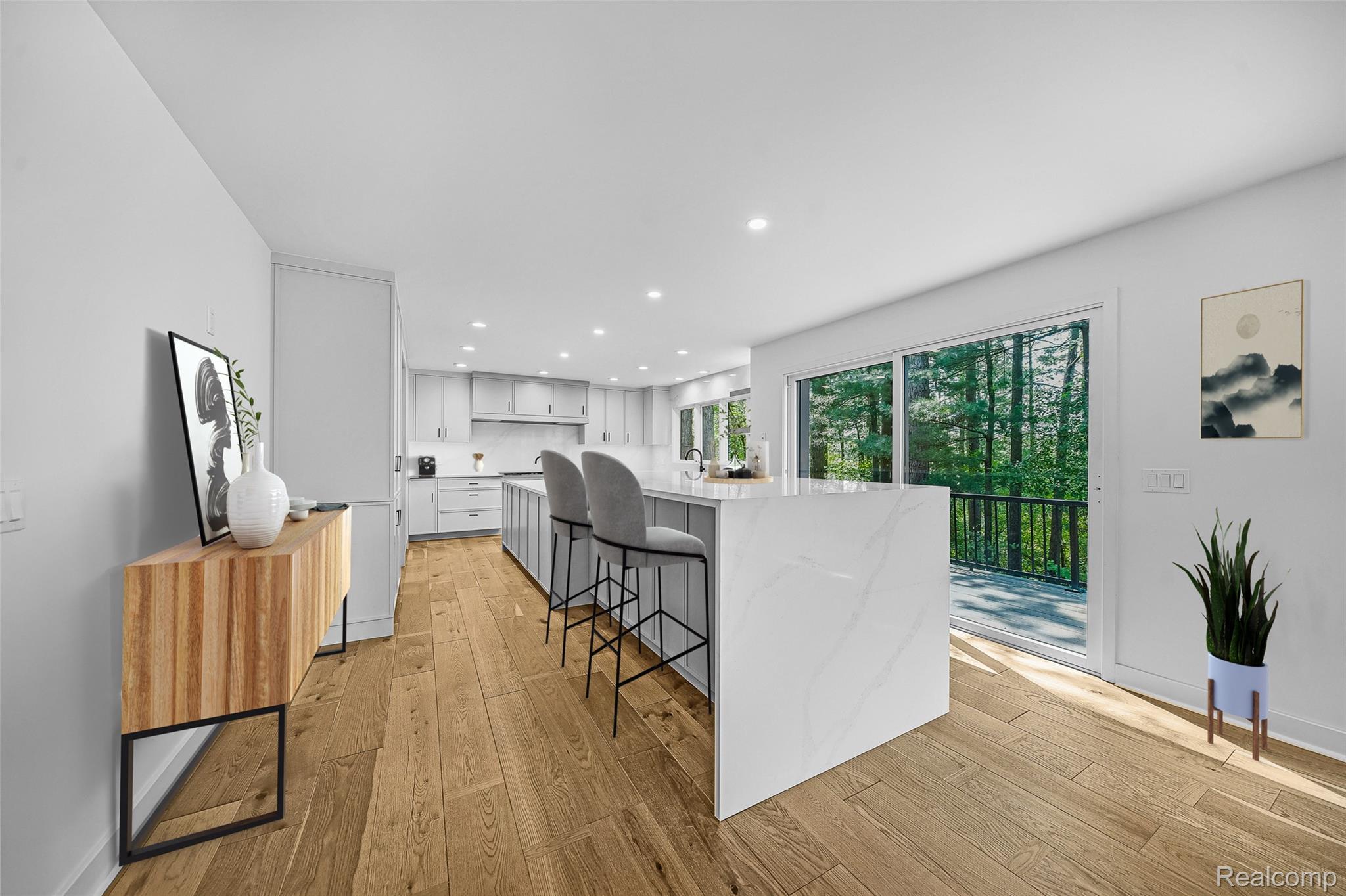 1915 PINE RIDGE Lane