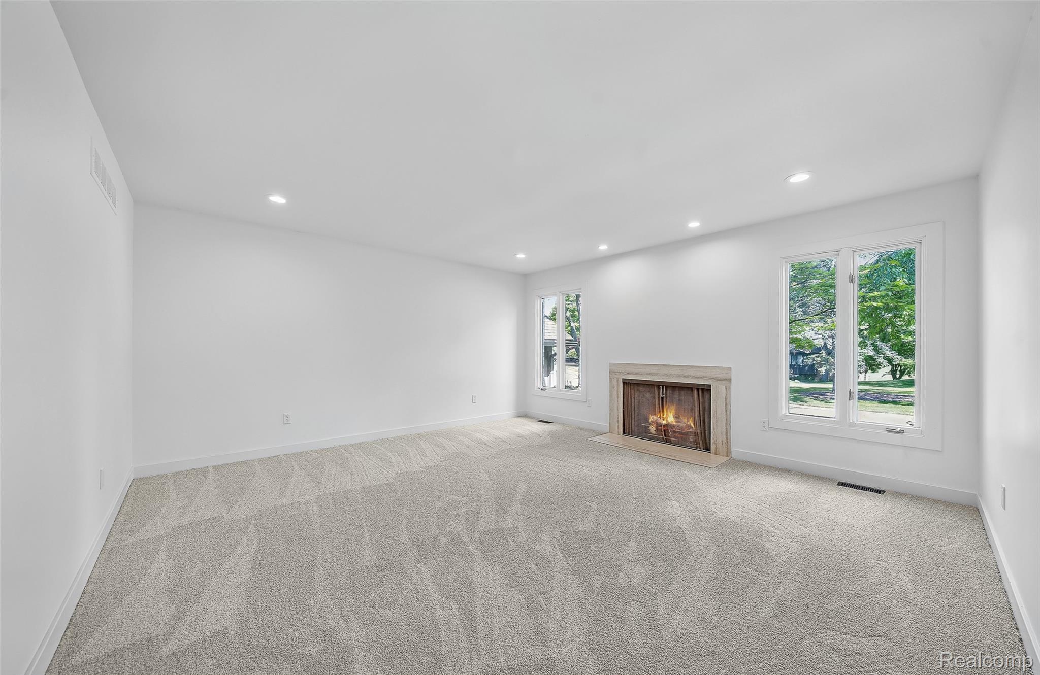 1915 PINE RIDGE Lane