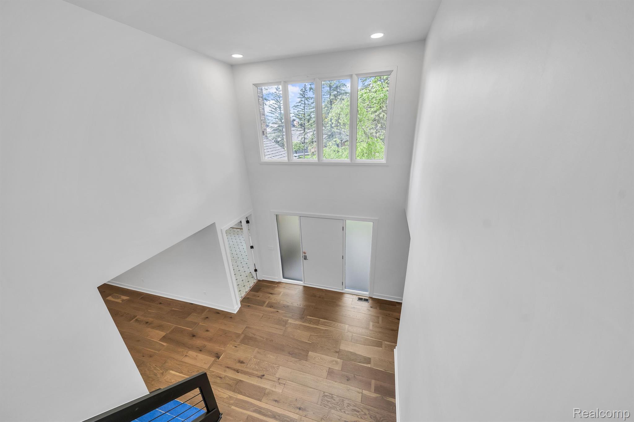 1915 PINE RIDGE Lane