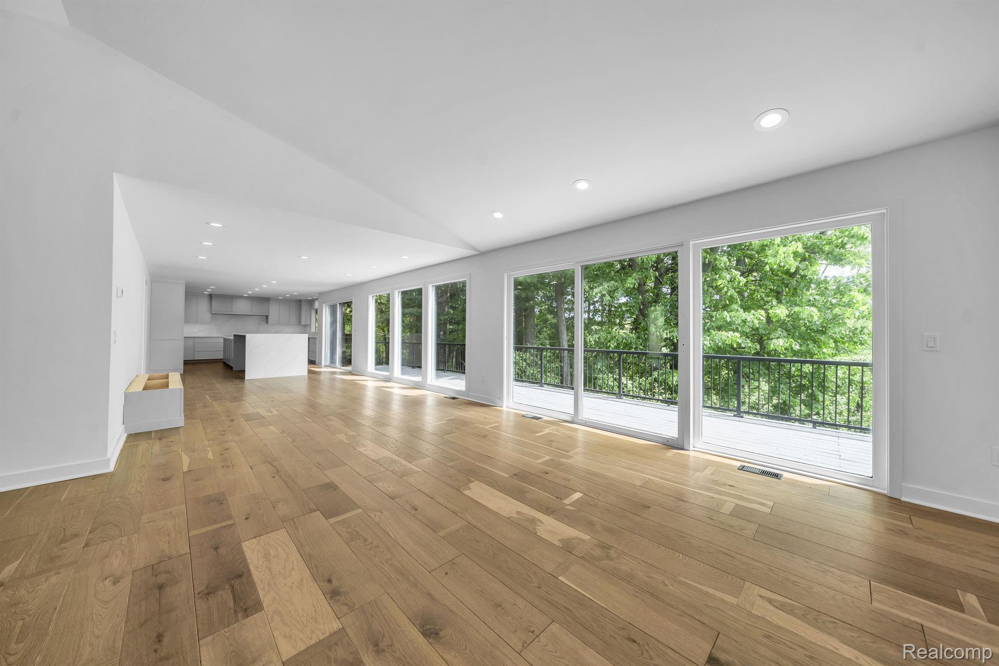 1915 PINE RIDGE Lane