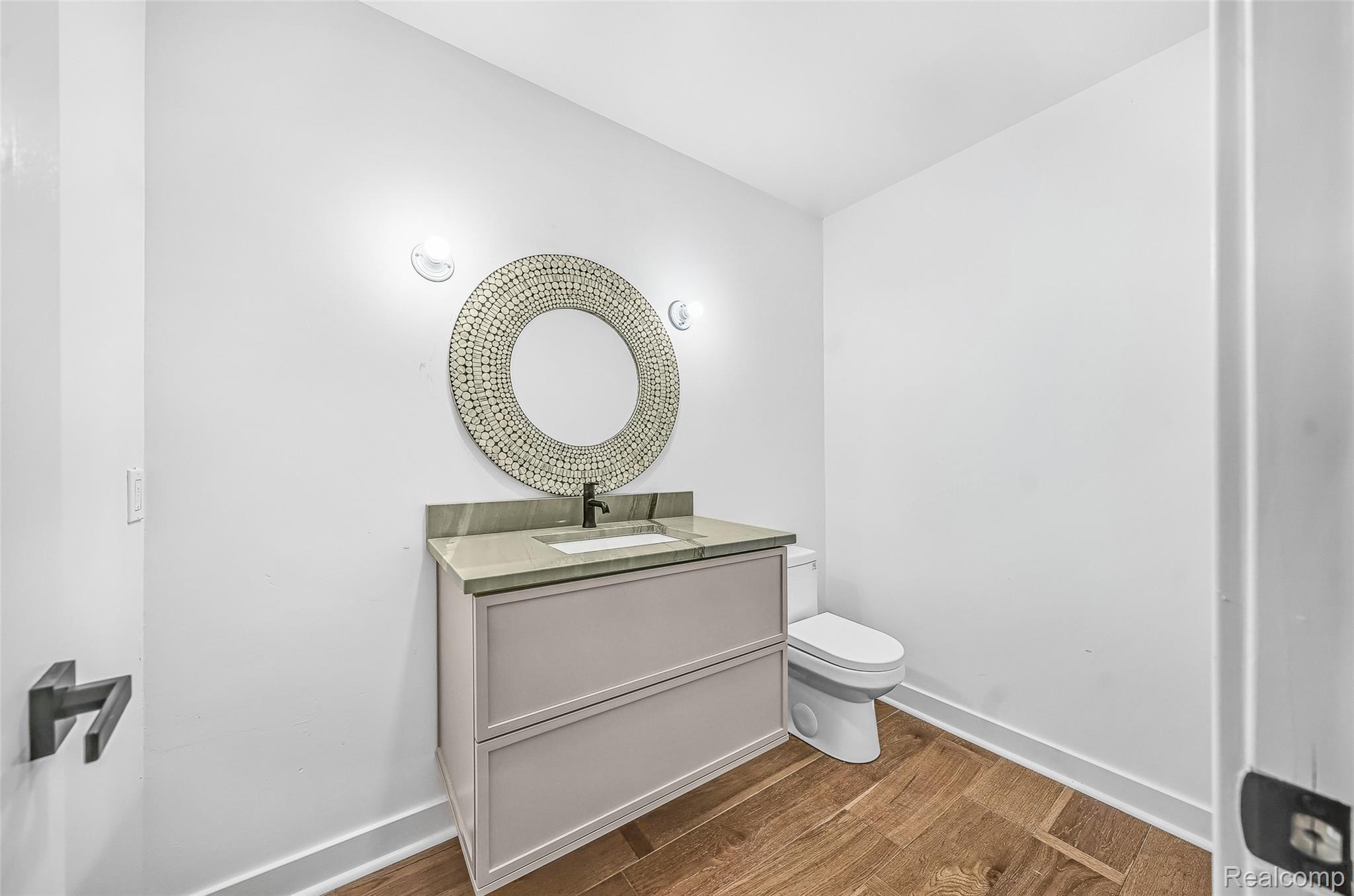 1915 PINE RIDGE Lane