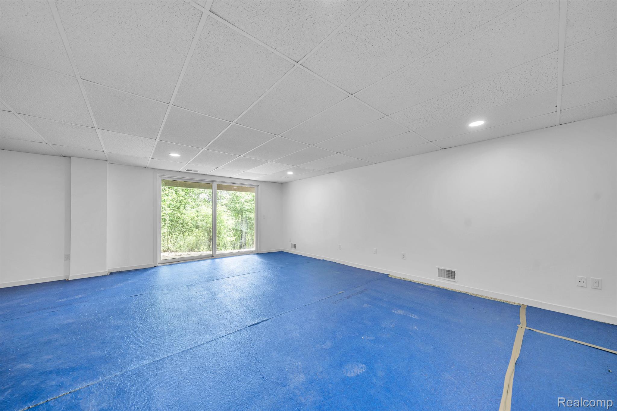 1915 PINE RIDGE Lane