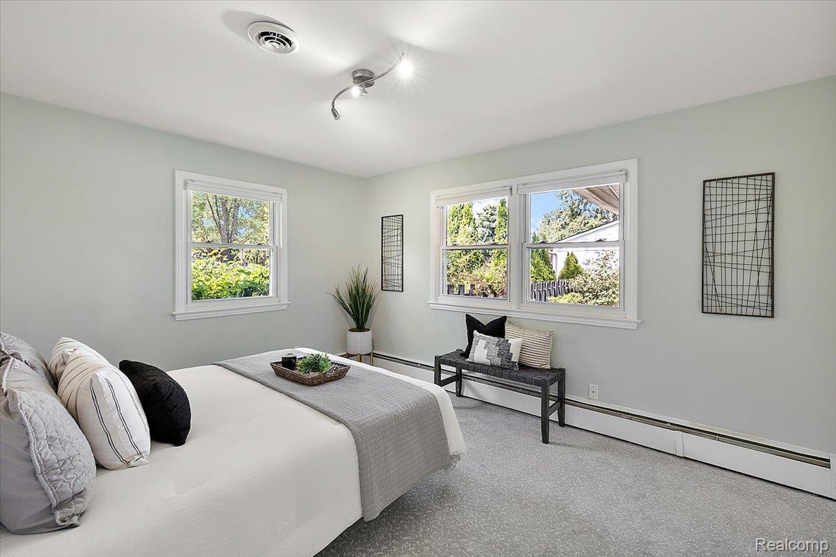 16276 Amherst Avenue S